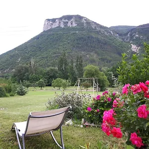 https://la-petite-maison-05.fr-provencehotel.com